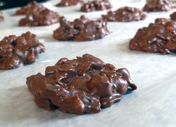 no-bake chocolate clusters